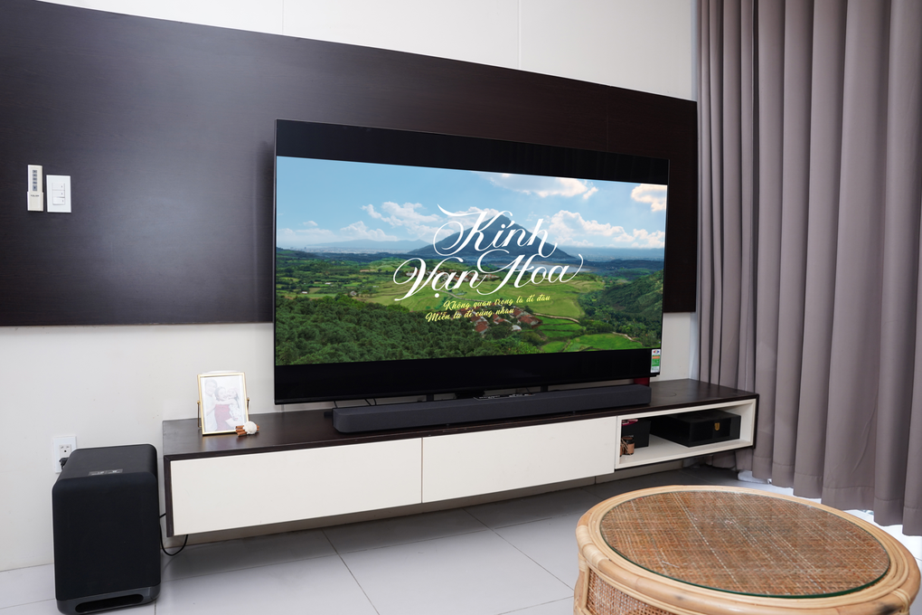 Đạo diễn Võ Thanh Hòa trải nghiệm Kính vạn hoa trên tivi Sony BRAVIA 9 - 3