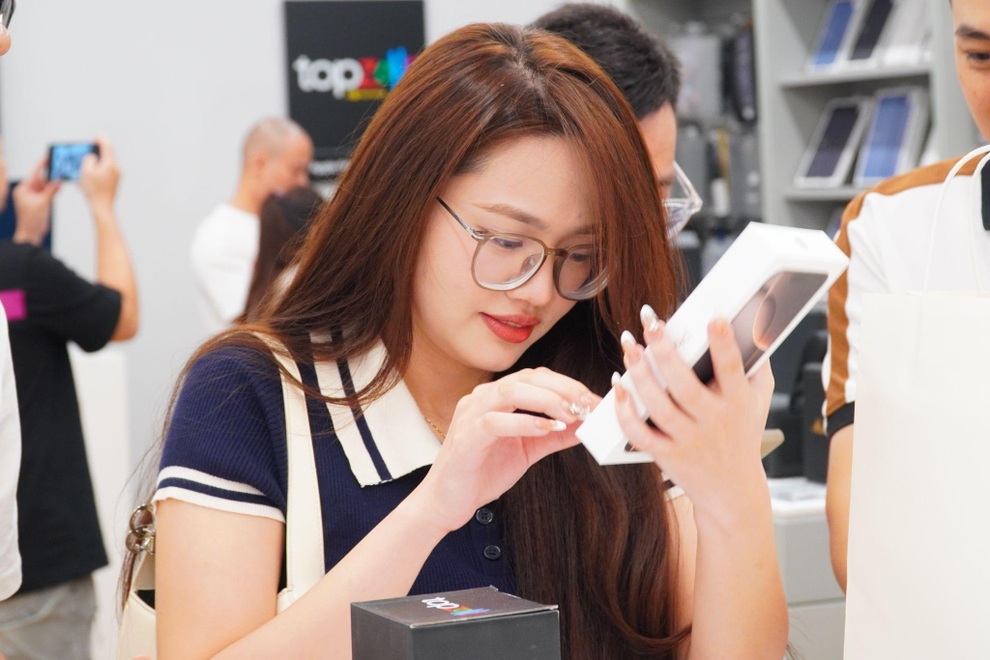 Chen chân mua iPhone 16: Háo hức bao nhiêu thất vọng bấy nhiêu - 3