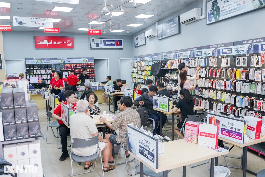 Đồ công nghệ giảm giá chục triệu đồng, điện thoại AI lên ngôi dịp 8/3 - 2 Đồ công nghệ giảm giá chục triệu đồng, điện thoại AI lên ngôi dịp 8/3 - 2