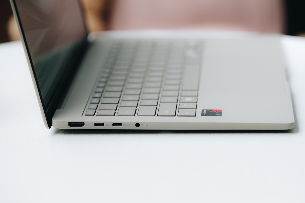 ASUS ra mắt laptop AI mỏng nhẹ tại Việt Nam, chỉ từ 980 gram - 3 ASUS ra mắt laptop AI mỏng nhẹ tại Việt Nam, chỉ từ 980 gram - 3