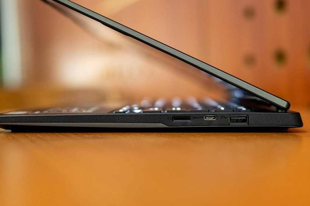 Các dòng laptop AI hàng đầu Việt Nam hiện tại - 4 Các dòng laptop AI hàng đầu Việt Nam hiện tại - 4