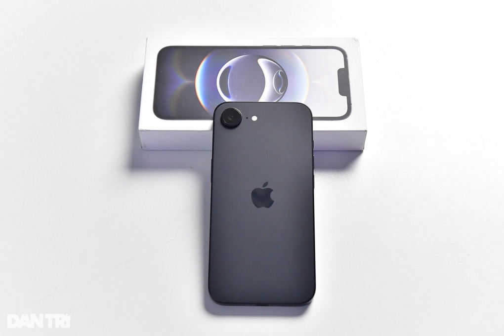 iPhone 16e giảm giá dù chưa lên kệ - 2 iPhone 16e giảm giá dù chưa lên kệ - 2