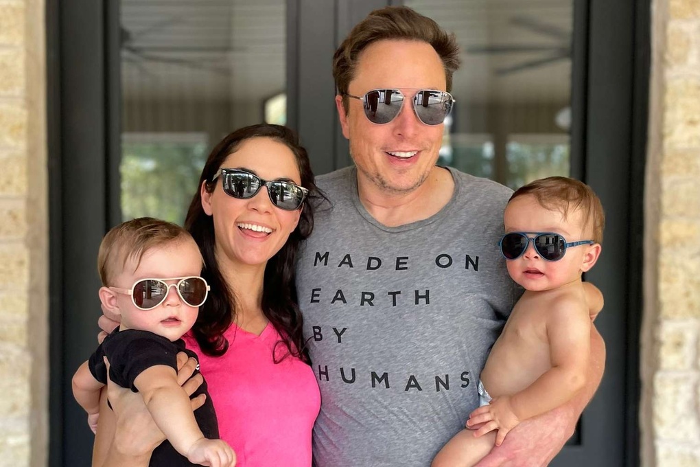 Cô gái xinh đẹp khoe đã sinh đứa con thứ 13 cho Elon Musk - 2 Cô gái xinh đẹp khoe đã sinh đứa con thứ 13 cho Elon Musk - 2